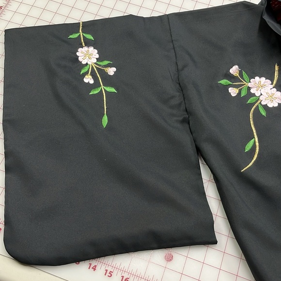 JAPANESE KIMONO NWT Floral Embroidery Red Lined w/ Pink Obi Black Obijime O/S - Picture 5 of 16